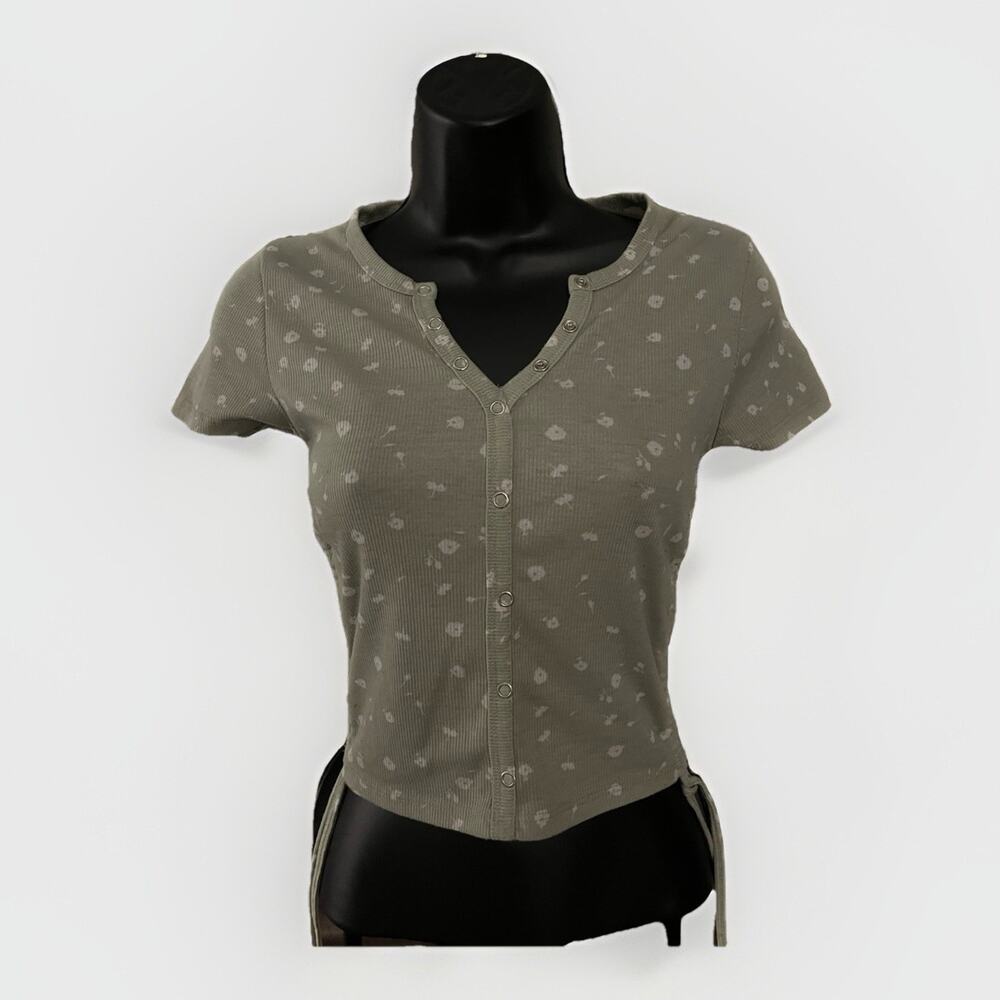 Faded Rose Women’s Small Pale Green Henley Short Sleeve Ribbed Top Ruched Sides